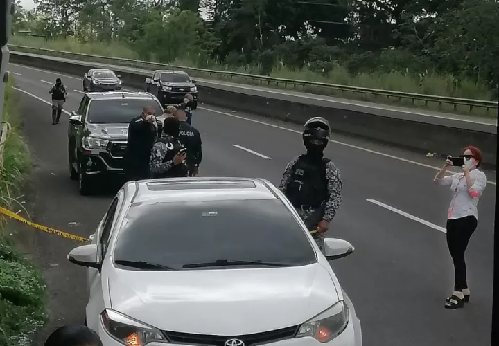 Vehículo donde viajaba el hombre herido de bala. Foto: Diómedes Sánchez S. 