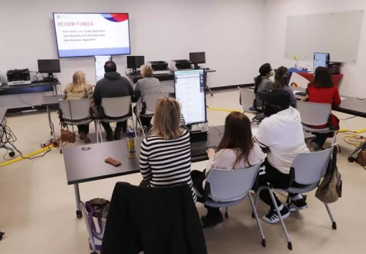 Entre los otros estados pendientes de adjudicar está Nevada, donde Biden cuenta con una diferencia de 11,438 votos, equivalente a nueve décimas de ventaja sobre el gobernante, cuando restan menos de 250.000 votos por contabilizar. Foto: EFE