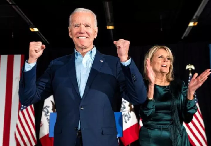 Joe Biden y su esposa, Jill, hicieron también una parada en la iglesia de Saint Joseph, en el valle de Brandywine, la iglesia a la que suele asistir a misa los domingos cuando se encuentra en su casa de Wilmington (Delaware). Foto:EFE