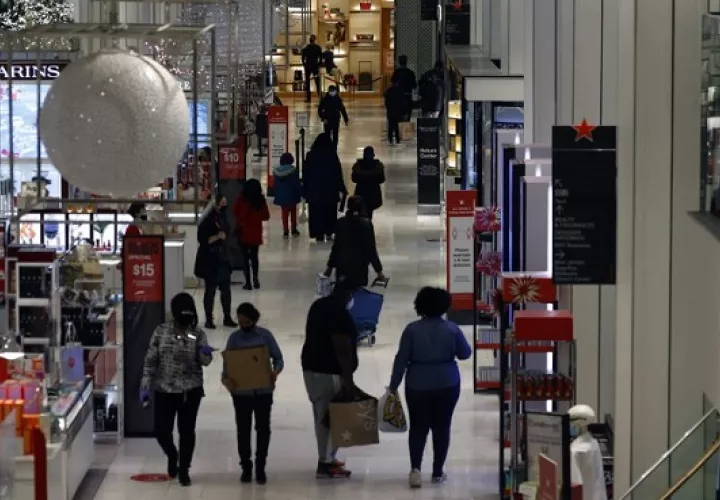 Pocas personas asistieron a las tiendas como en años anteriores. EFE