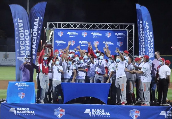 Equipo de Chiriquí celebra. Foto:Fedebeis