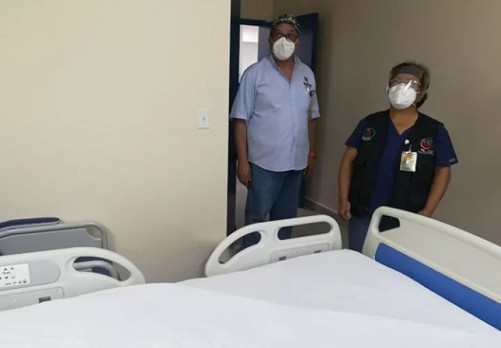 La directora regional del Minsa en Chiriquí, Gladys Novoa recordó que el comportamiento de la población mostrará si es necesario utilizar estas instalaciones para brindar atención a la población de estos sectores contaminadas de coronavirus. Foto: José Vásques