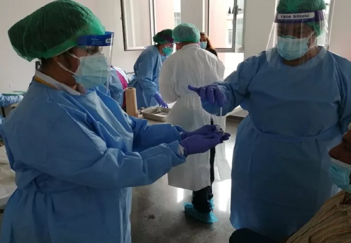 Las autoridades indicaron que se mantienen los operativos de trazabilidad para detectar a los casos positivos, así como dar seguimiento a los posibles contactos.