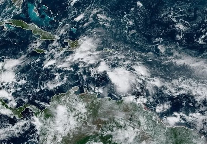 El reforzamiento de los vientos está previsto que continúe hasta que toque tierra el lunes por la noche o el martes por la mañana.