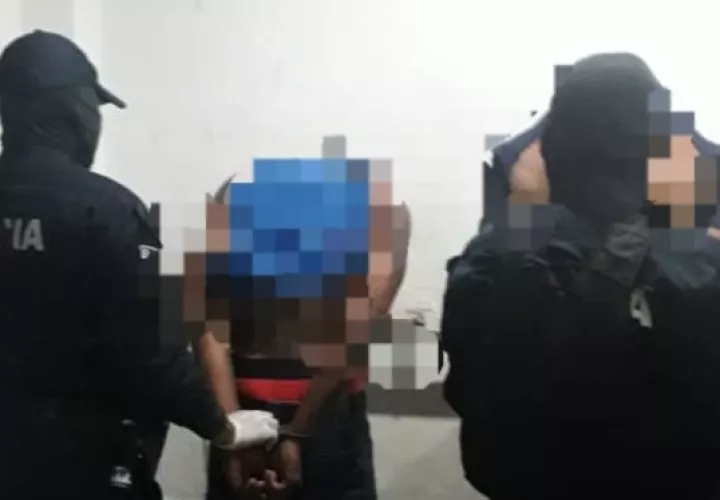 En las últimas horas, se informó de la detención de dos personas en la comunidad de San Pedro, con armas de fuego y municiones, en operativos desarrollados por la zona de Policía de Colón en coordinación con el Ministerio Público.