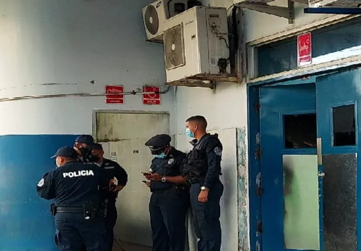Alberto Martínez, alias "Riquitillo" de 15 años fue agredido cerca de la 1:30 de la tarde del domingo cuando se encontraba en la parte trasera de una escuela del área de La Playita en el corregimiento de Cristóbal Este.