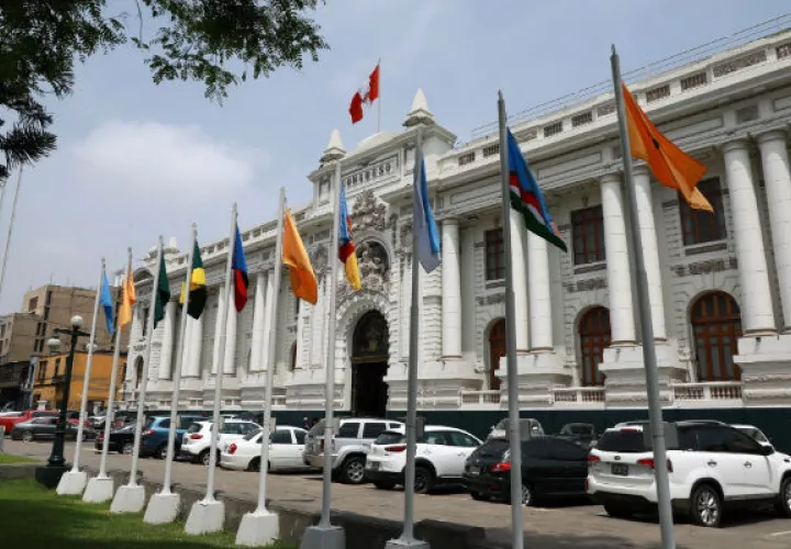 Sede del Congreso peruano en el centro de Lima (Perú), donde ha sido juramentado Flores-Aráoz. Foto: EFE 