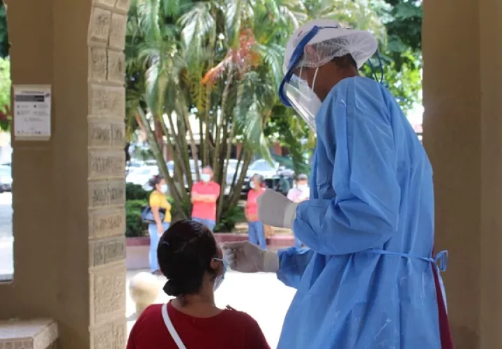 Al primer síntoma, los contagiados deben buscar atención médica.