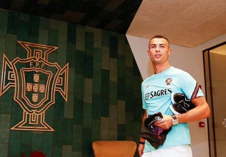 El jugador portugués Cristiano Ronaldo, a su llegada anoche a la Ciudad del Fútbol (Lisboa). Foto:EFE