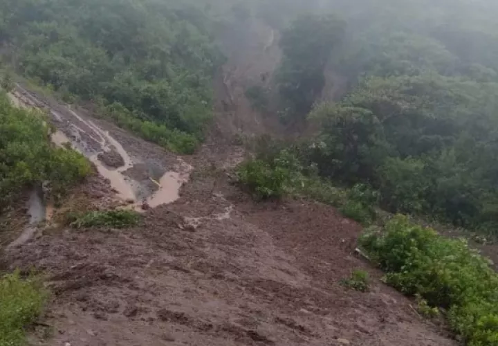 El último informe emitido la noche de este miércoles por el Sistema Nacional de Protección Civil da a conocer sobre la desaparición de ocho personas en los sectores de Tierras Altas y Cañas Gordas en el distrito de Renacimiento en la provincia de Chiriquí.