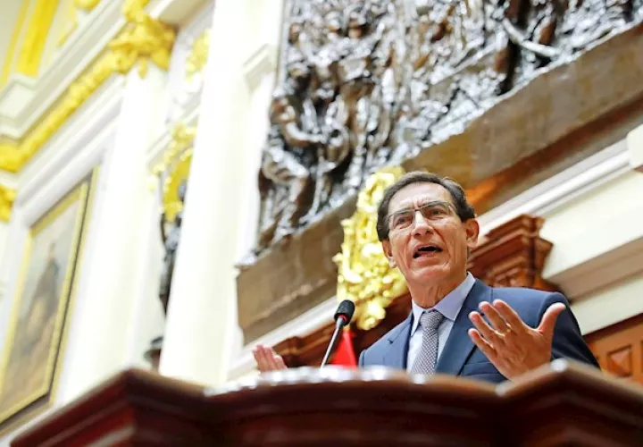 El presidente de Perú, Martín Vizcarra, rechazó ante el Congreso haber recibido sobornos cuando ejerció como gobernador regional de Moquegua