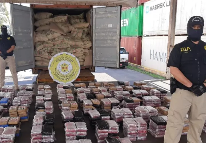 Policía Nacional decomisa 19 maletines con presunta droga que tenía como destino final Israel. Foto:Cortesía