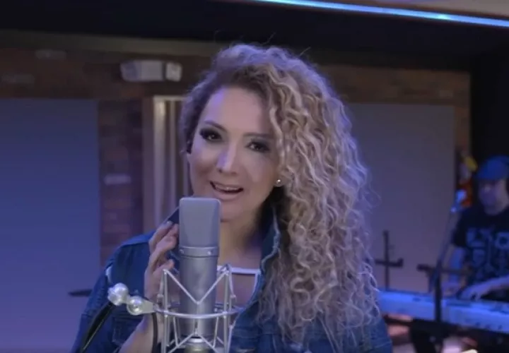 Erika Ender interpretó el tema "Panamá Mía". Foto: Instagram