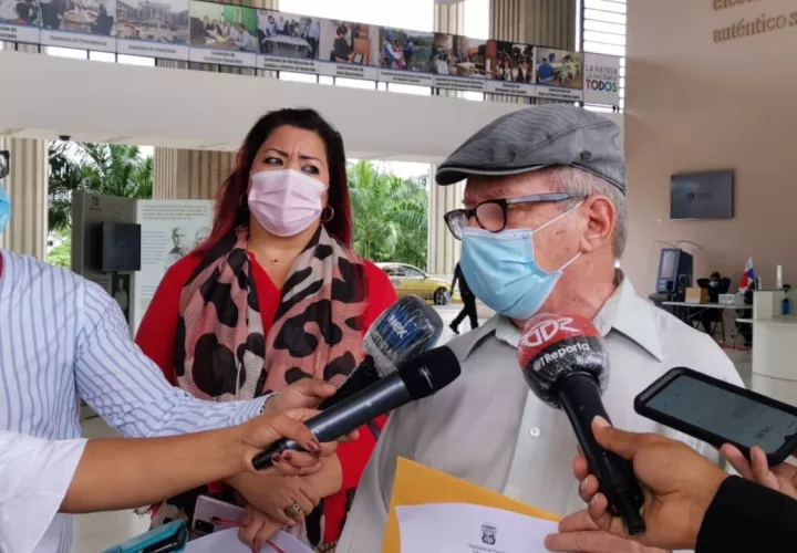 Fernando Cebamanos, presidente de la agrupación política, presentó más de 7,000 firmas de apoyo, de las que se aceptaron casi 6 mil. Foto de cortesía