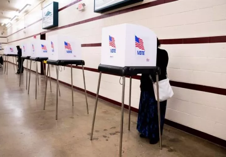 Cálculos del grupo no partidista Political Polls señalan que la votación anticipada de Florida, que aporta 29 votos al Colegio Electoral que elige al presidente, ya superó los 9,4 millones de votos totales de 2016. Foto: EFE