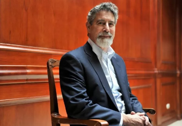 Sagasti, de 76 años, fue elegido por el Congreso para presidir su mesa directiva y, en consecuencia, asumirá el proceso de sucesión presidencial establecido en la Constitución