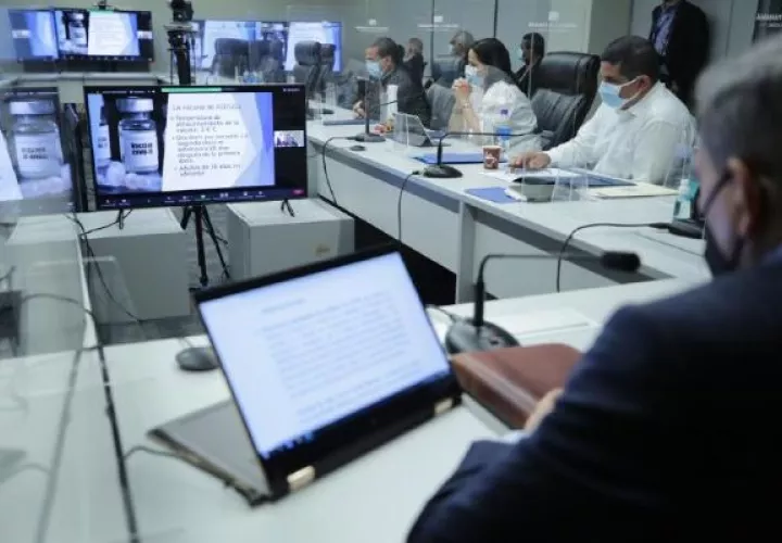 El Gobierno de Panamá hasta ahora ha aprobado comprar vacuna a dos empresas una estadounidense y a otra británita.