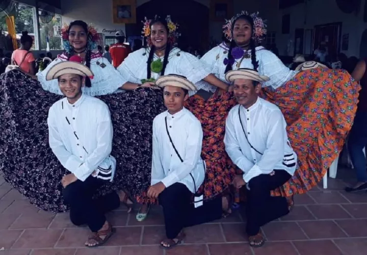 Conjunto Proyecciones Huellas de mi Folklore. @huellasdemifolklore_pty