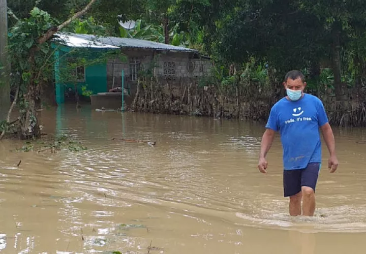 La población chiricana está atemorizada, ya que aún no se reponen del paso del huracán Eta. Foto: Mayra Madrid.