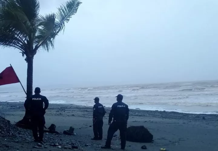 Se esperan fuertes oleajes en el Pacífico.