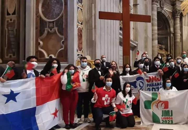 Entrega de los símbolos de la Jornada Mundial de la Juventud.