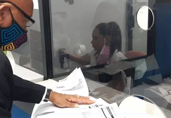 Los que tenían la jubilación pendiente pueden acercarse a las oficinas de la CSS. Foto: Diómedes Sánchez S.