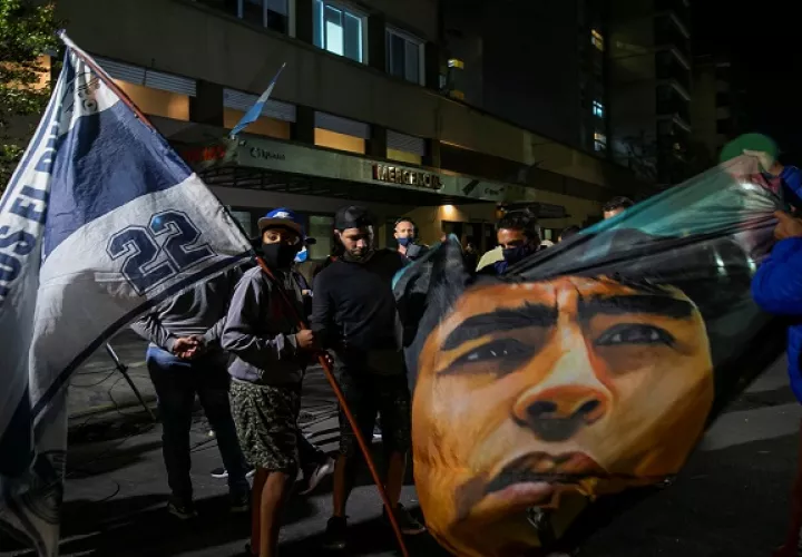 Maradona está sedado.