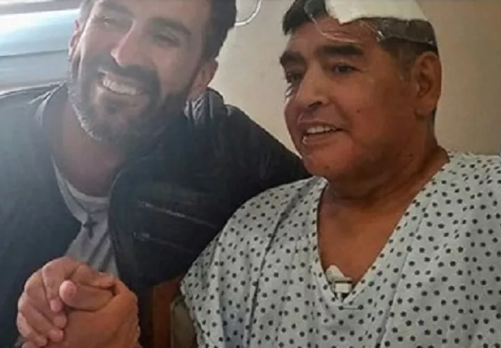 Leopoldo Luque junto a Maradona.