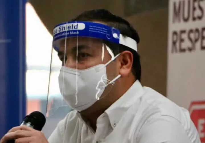 Además de la mascarilla el director general del Metro de Panamá sugirió que es importante que el usuario utilice una pantalla facial.