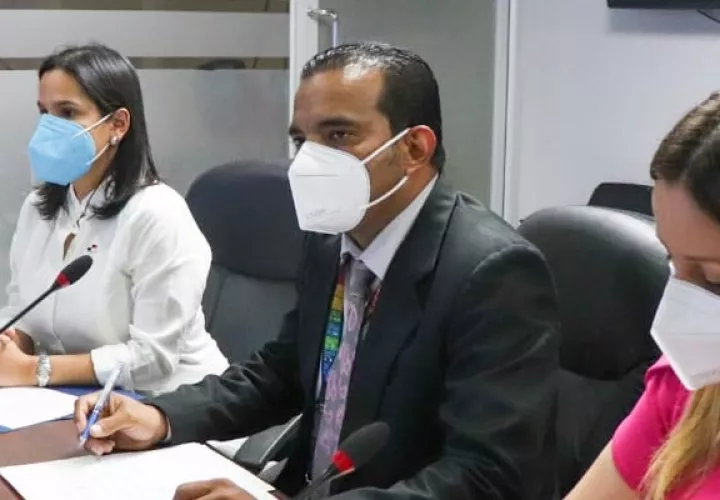 La ministra del Mides, María Inés Castillo de Sanmartín, explicó que la solicitud presentada, está destinada a cubrir los pagos del último trimestre del año 2020.