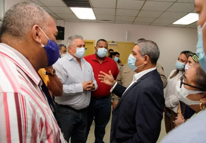 El ministro Luis Francisco Sucre insistió en que no se puede bajar la guardia contra el coronavirus. Foto cortesía Minsa