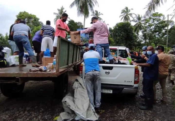 Personal del Gobierno Nacional lleva ayuda humanitaria al albergue de Nuevo México. 