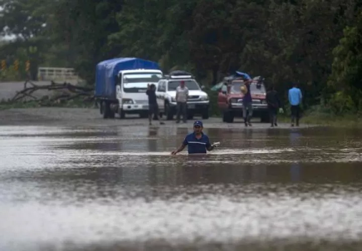 En el recorrido previsto, Eta se aproximará el sábado como tormenta a la isla cubana de la Juventud, al suroeste del país, para el domingo atravesar La Habana y el lunes acercarse al sur de la Florida (EE.UU.). Foto: EFE