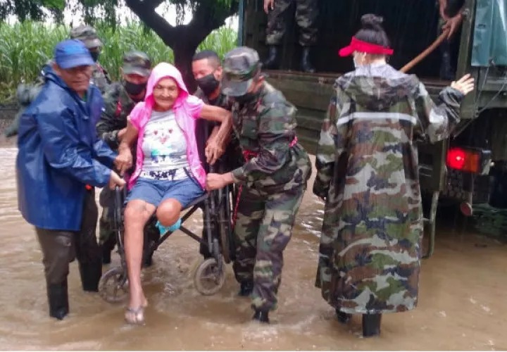 En su recorrido por el norte de Nicaragua, Iota causó inundaciones, deslizamientos de tierra, destrucción y muerte. Foto: EFE.