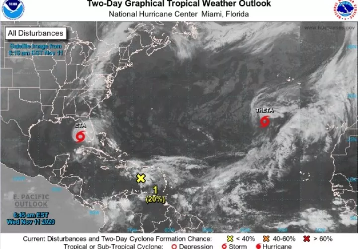 Actualmente (información de las 7:55 am) se esta formando la onda tropical ubicada sobre el este del mar Caribe está produciendo una gran zona de lluvias y tormentas desorganizadas. 