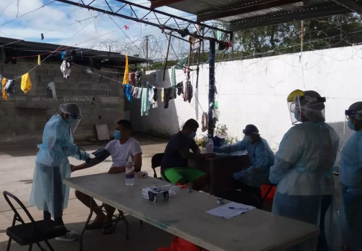 Las autoridades de salud y la policía de la alcaldía están tomando todas medidas necesarias para que este virus no sobrepase los límites del centro penitenciario de Penonomé. 