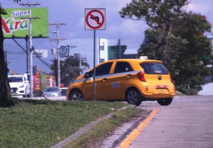 Los taxistas protestaron para que la medida se mantuviera.