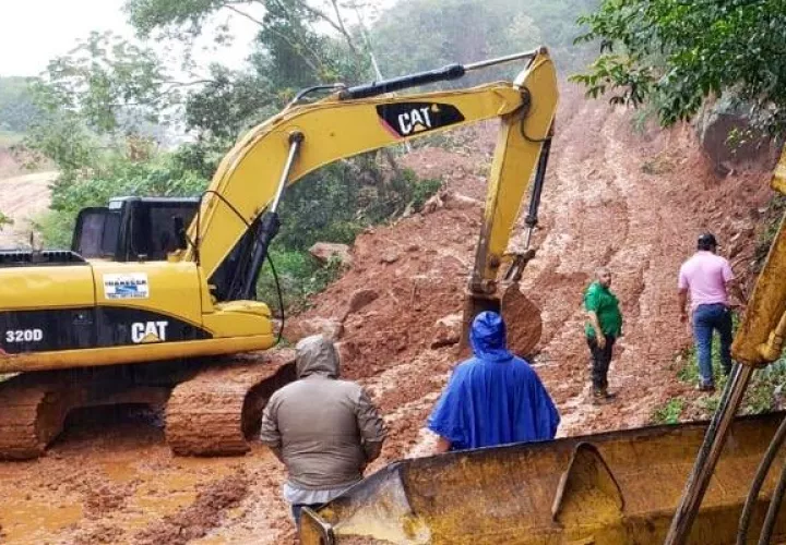 En la provincia de Coclé, se ha logrado rehabilitar el 100% de las vías afectadas en 4 días.