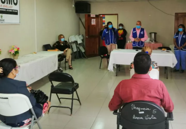 El acto  se verificó en el Centro de Salud de Buena Vista, Henry Simons. Foto: Diómedes Sánchez S.