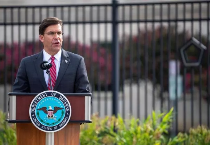 El presidente de Estados Unidos Donald Trump, anunció el despido del secretario de Defensa, Mark Esper, dos días después de que se conociera su derrota en las elecciones del pasado 3 noviembre frente al candidato demócrata, Joe Biden. Foto: EFE