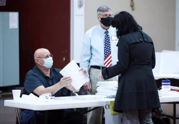 Indiana, Kentucky y Vermont han sido los primeros estados en cerrar sus colegios y en estos momentos avanza el recuento en Carolina del Sur, Florida, Georgia, Virginia y Nuevo Hampshire. Foto: EFE