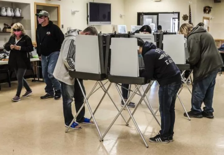 Según funcionarios de ambos partidos en Wisconsin, si Biden mantiene su ventaja actual cuando se acabe el recuento, el presidente lo tendrá difícil para dar la vuelta al resultado en un recuento. Foto: EFE