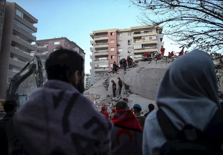 La última persona salvada fue aparentemente un hombre de 70 años, Ahmet Çitim, que fue rescatado poco después de la medianoche pasada.