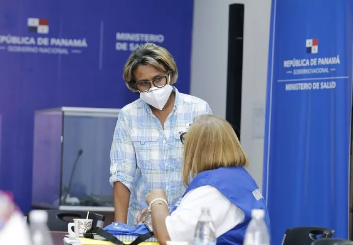 Realizan reunión para evaluar vacunas.