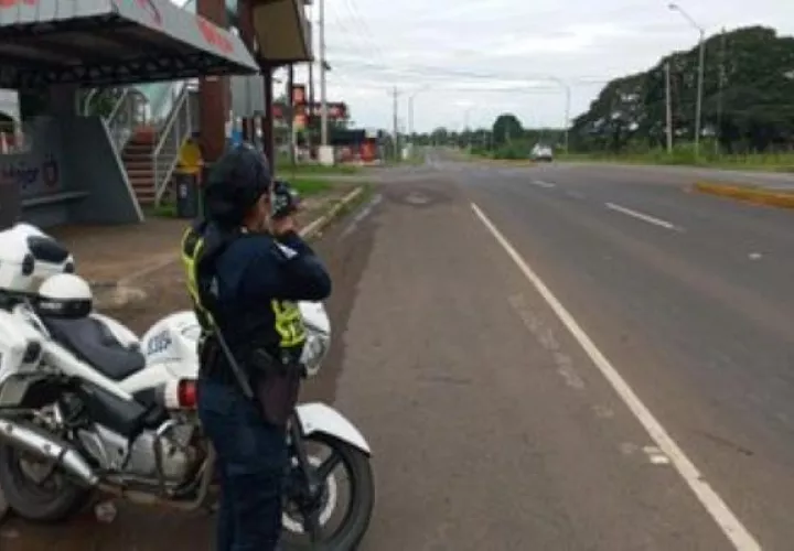 Los operativos de la DNOT revelan que exceso de velocidad, hablar por celular y manejar en estado de embriaguez son las faltas más constantes entre conductores.