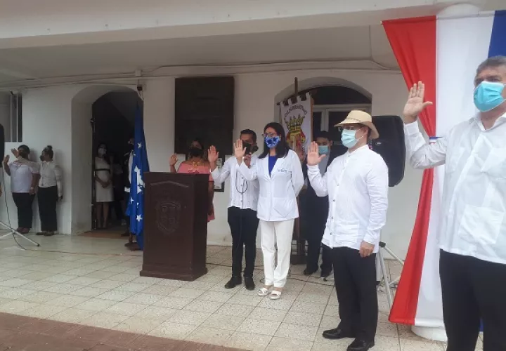 Las autoridades municipales distinguieron en este día a destacados ciudadanos de la ciudad en los actos cívicos, como la doctora Susana de Rodríguez, al profesor Jorge Bermúdez  y al jurista Roberto Ruíz entre otros.