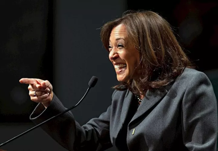 Kamala Harris, de 56 años e hija de padre jamaicano y madre india, publicó poco antes otro mensaje en Twitter en el que aseguraba que estas elecciones no solo se trataban de Biden o de ella.