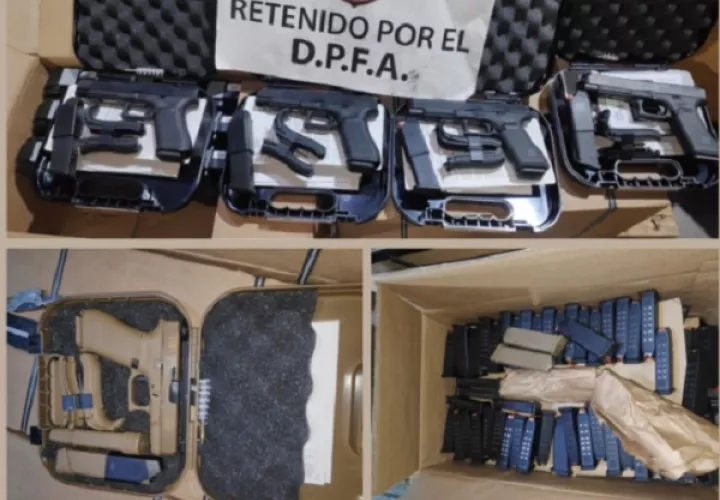 Las armas de fuego estaban ocultas en varias cajas. 