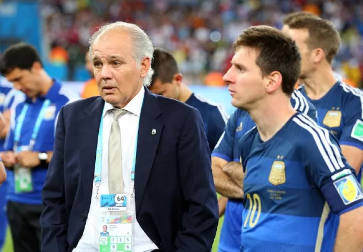 Alejandro Sabella y Messi en la final del mundial de Brasil 2014. Foto:EFE