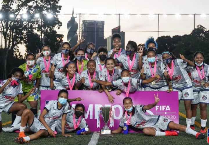 El equipo de la Policía aprovechó sus oportunidades para llevarse el trofeo a casa. lLFF